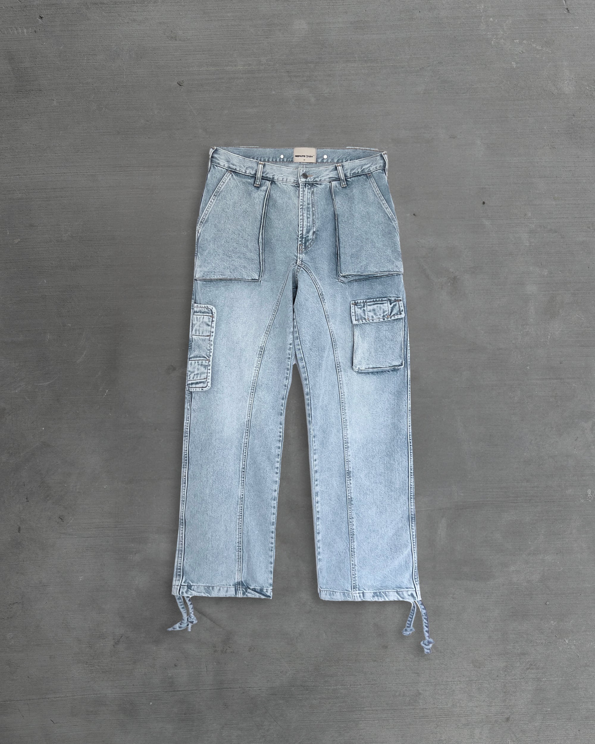 MULTIPOCKET CARGO DENIM LIGHT WASH